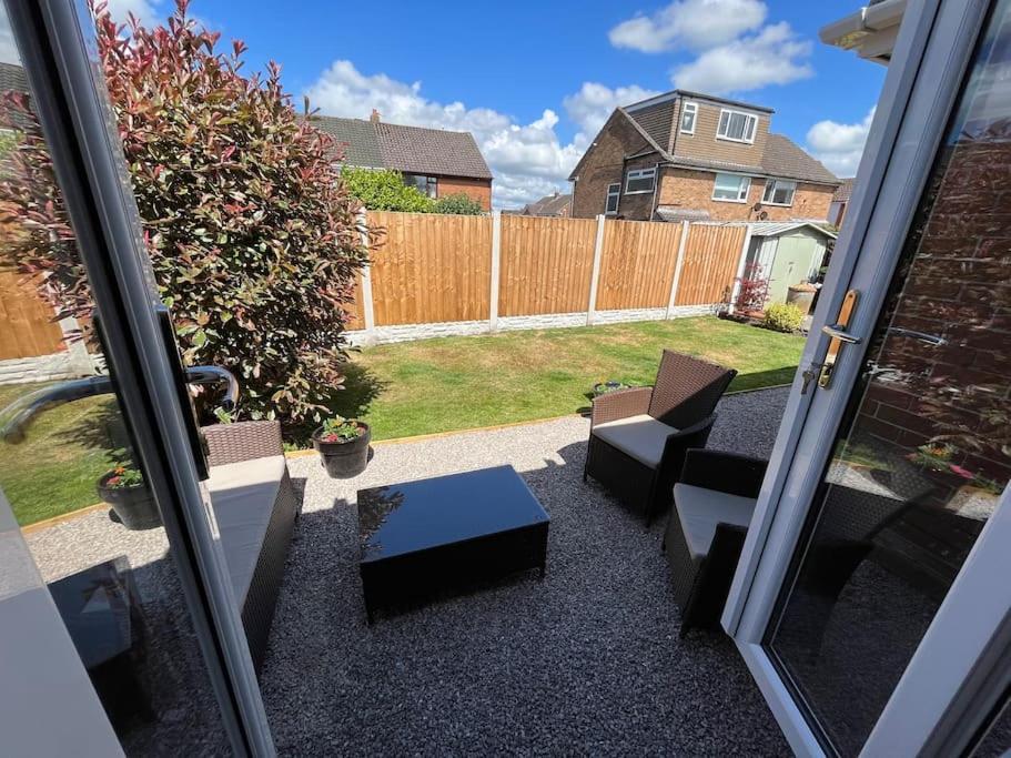 Idyllic Bungalow, Ideal Location In West Lancashire Burscough Kültér fotó