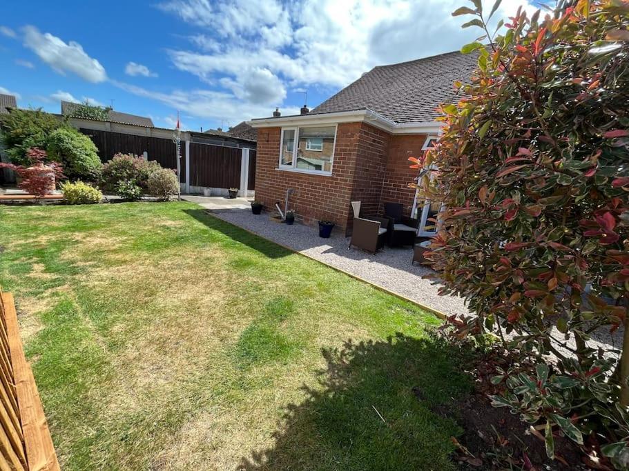 Idyllic Bungalow, Ideal Location In West Lancashire Burscough Kültér fotó